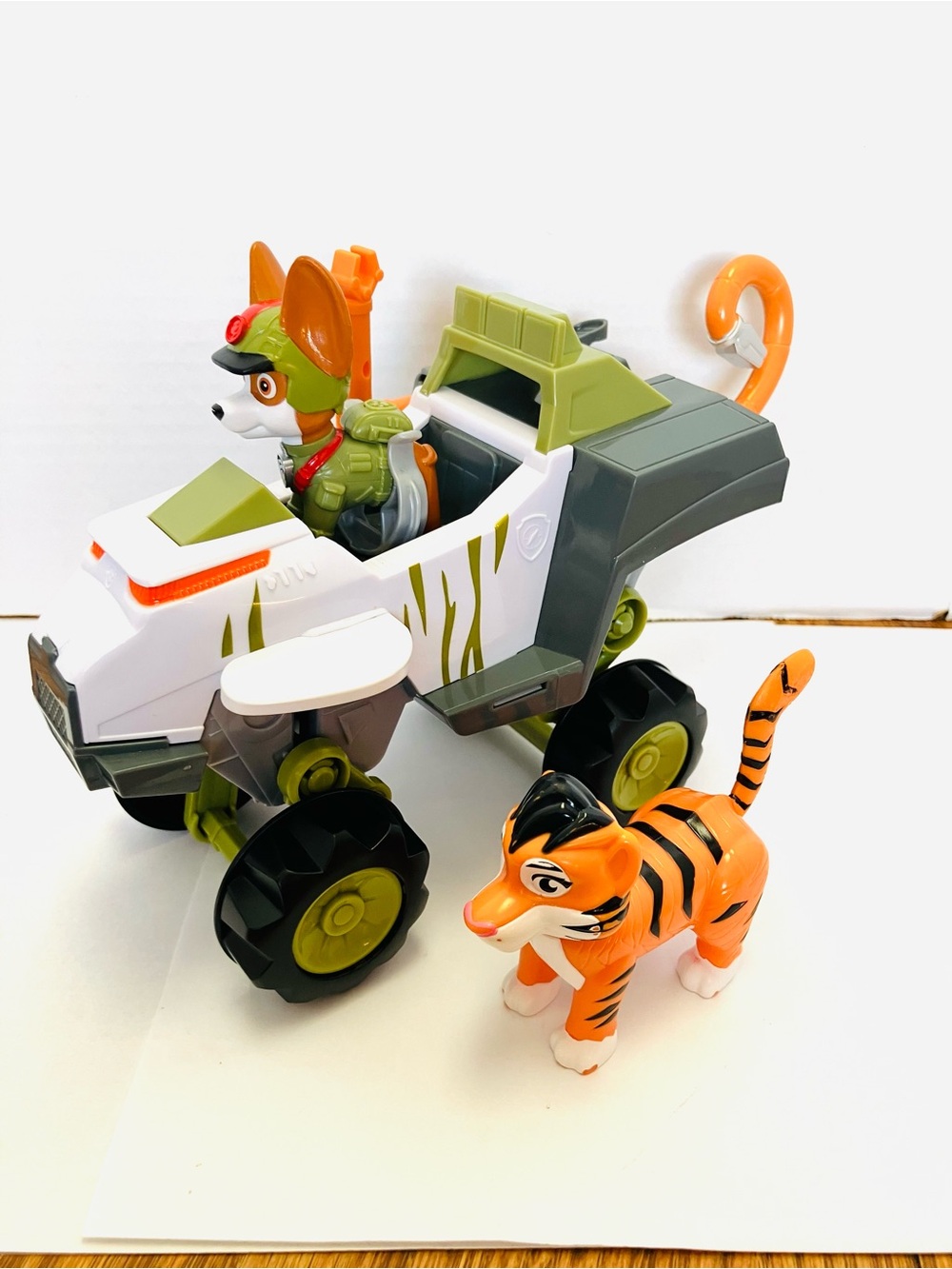 Paw Patrol Tracker’s Monkey Vehicle With Figure & Tiger Read Spin Master